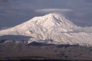 le Mont Ararat, qui culmine  plus de 5000 mtres